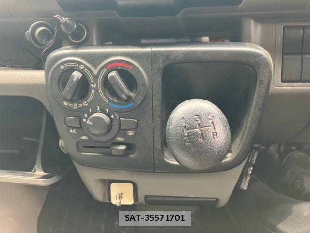Suzuki EVERY 2017-03 7879776-15