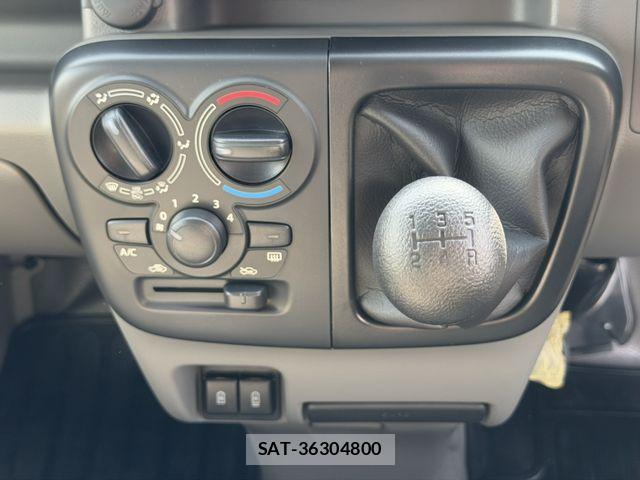Suzuki EVERY 2025-11 8038568-6