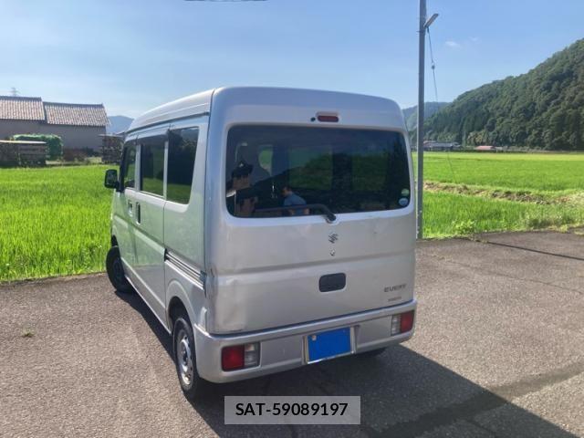 Suzuki EVERY 2015-06 8102139-4