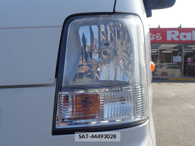 Suzuki EVERY 2014-06 8369097-11