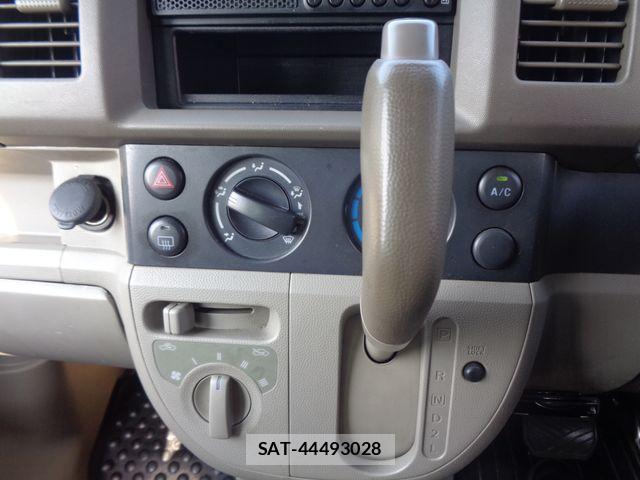 Suzuki EVERY 2014-06 8369097-24