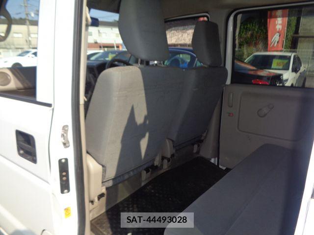 Suzuki EVERY 2014-06 8369097-28
