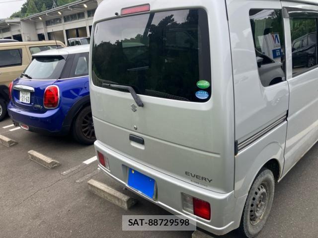 Suzuki EVERY 2014-08 8372257-9