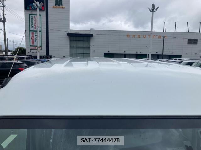 Suzuki EVERY 2019-06 8372258-4