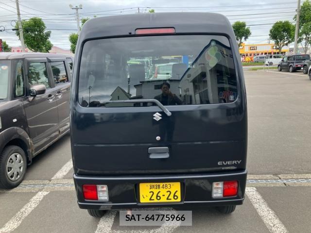 Suzuki EVERY 2013-07 8372256-3