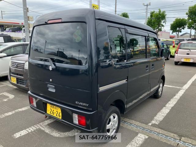 Suzuki EVERY 2013-07 8372256-4