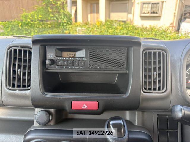 Suzuki EVERY 2015-02 8686701-17