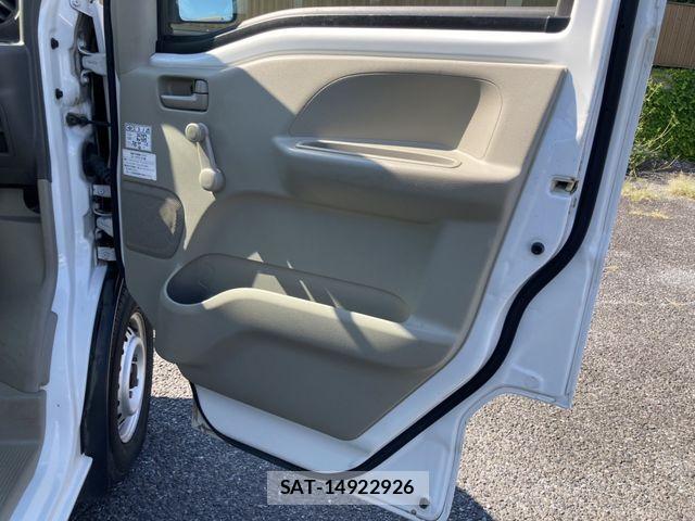 Suzuki EVERY 2015-02 8686701-23