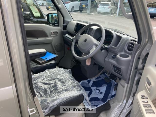 Suzuki EVERY 2025-03 8797639-10