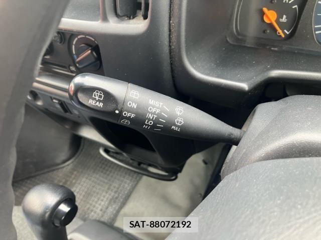 Suzuki EVERY 2004-04 8831879-11