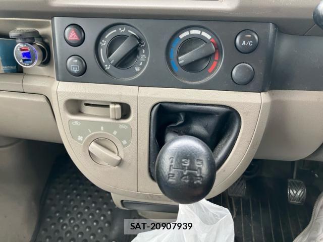 Suzuki EVERY 2012-12 8831880-24