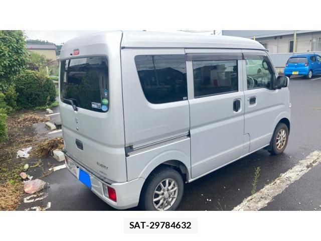Suzuki EVERY 2017-03 8884422-5