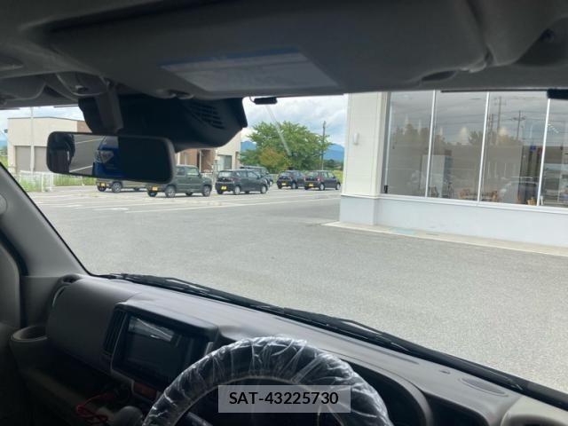 Suzuki EVERY WAGON 2025-03 8527617-11