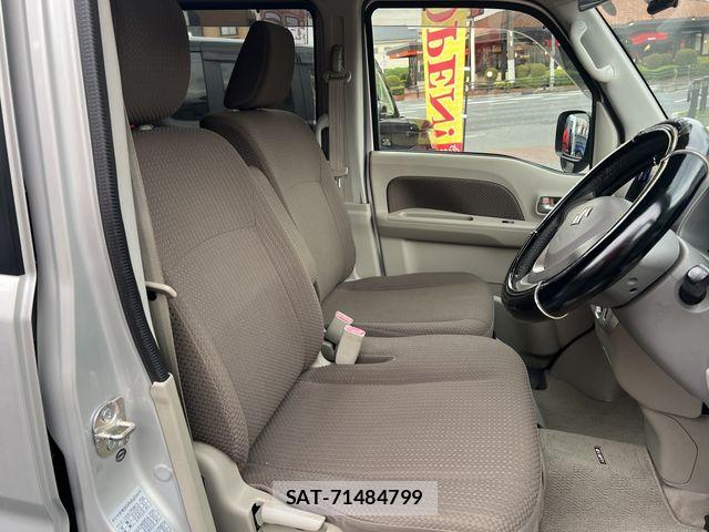 Suzuki EVERY WAGON 2016-11 8831882-12