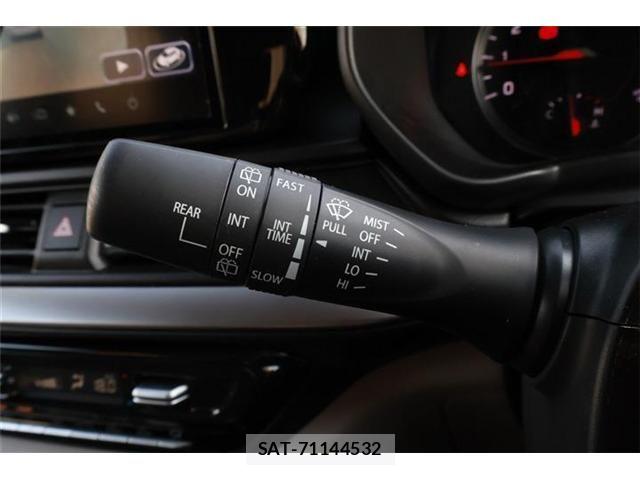 Suzuki SWIFT 2023-12 6020193-24