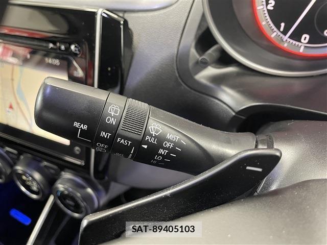 Suzuki SWIFT 2017-03 8338079-27