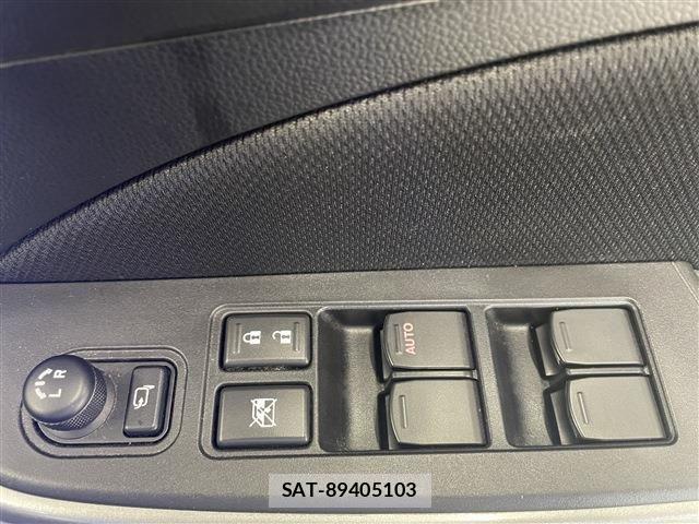 Suzuki SWIFT 2017-03 8338079-29