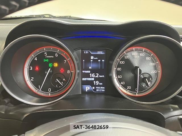 Suzuki SWIFT 2017-01 8438948-17