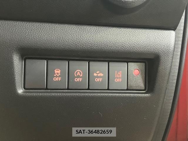 Suzuki SWIFT 2017-01 8438948-24