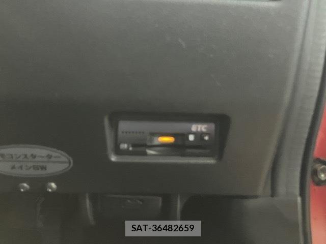 Suzuki SWIFT 2017-01 8438948-25