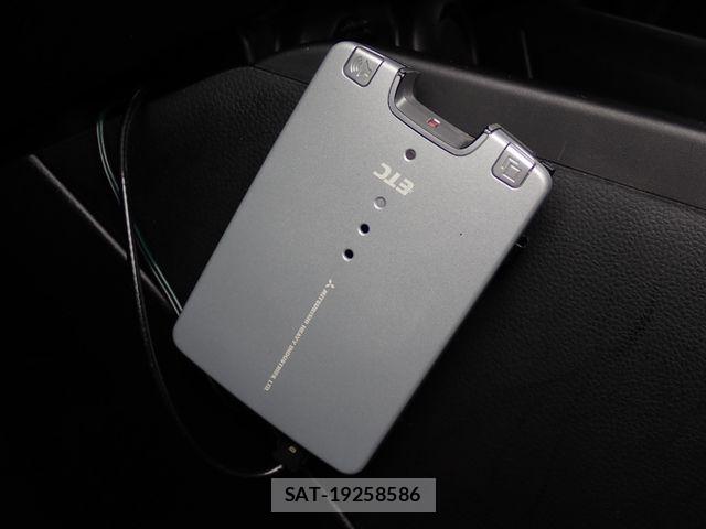 Suzuki SWIFT 2019-12 8872198-9