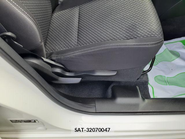 Suzuki SWIFT 2017-03 1355895-27