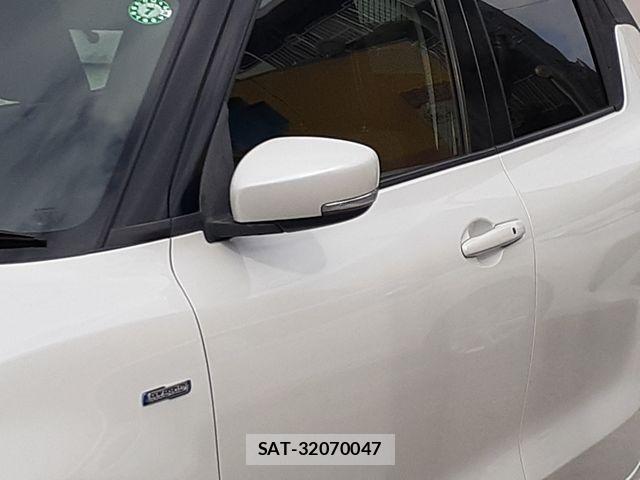 Suzuki SWIFT 2017-03 1355895-7