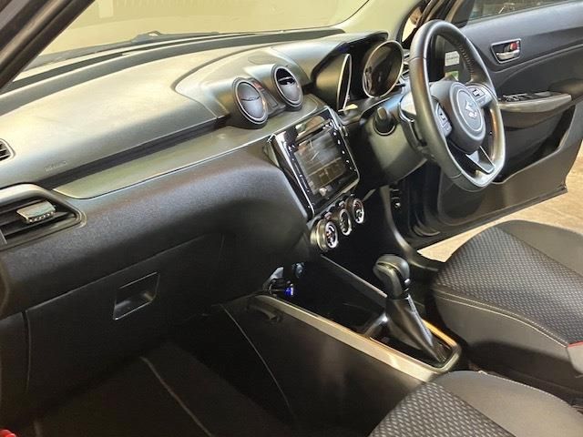 Suzuki SWIFT 2017-01 3685053-13