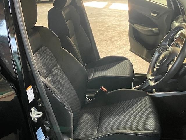 Suzuki SWIFT 2017-01 3685053-8