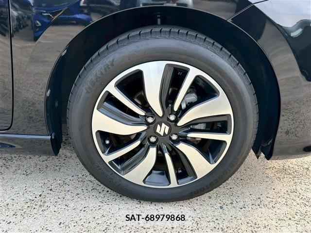 Suzuki SWIFT 2018-03 5880160-13