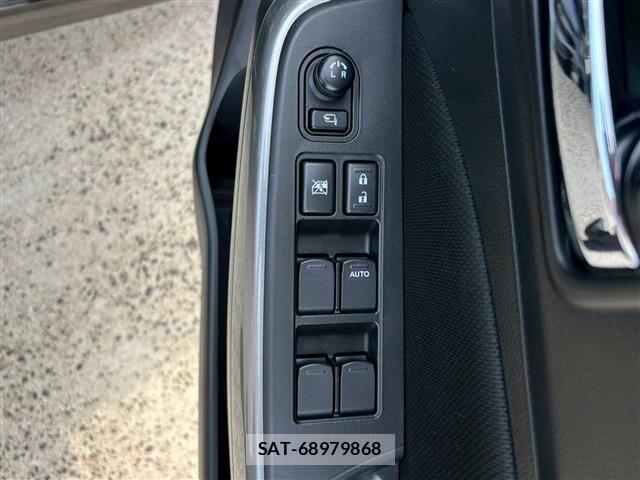 Suzuki SWIFT 2018-03 5880160-15