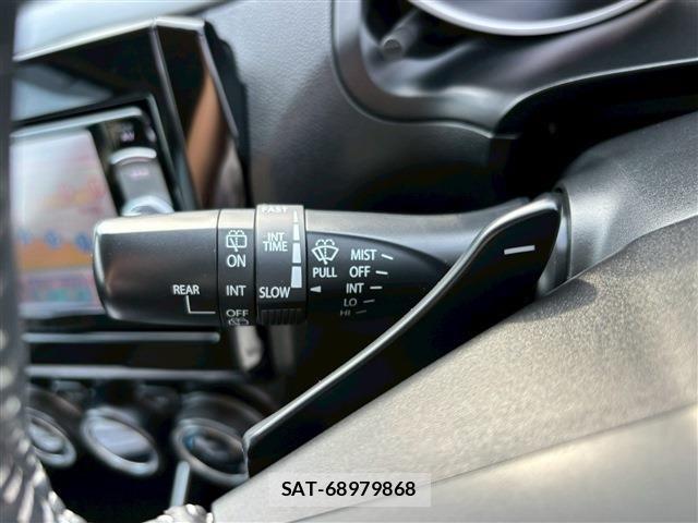 Suzuki SWIFT 2018-03 5880160-24