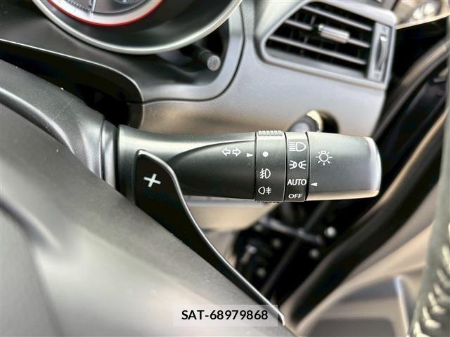 Suzuki SWIFT 2018-03 5880160-25