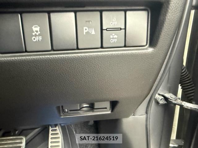 Suzuki SWIFT 2020-08 6615122-17