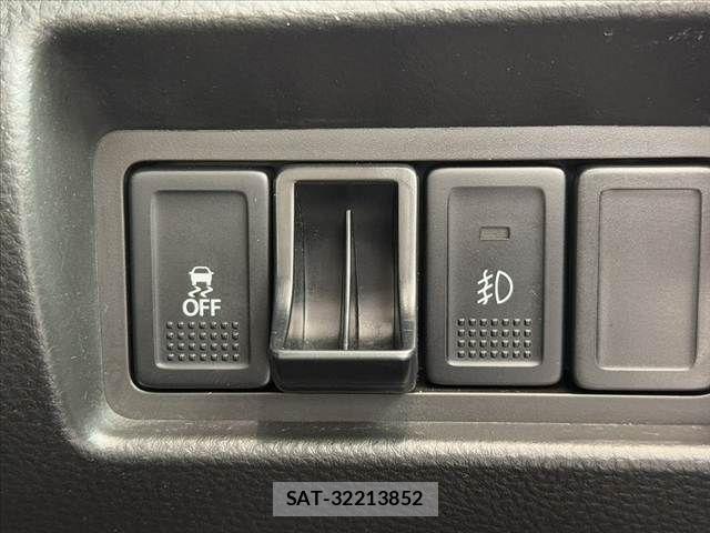Suzuki SWIFT 2012-06 6673842-28