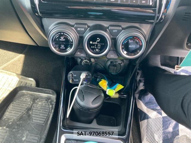 Suzuki SWIFT 2023-11 6913804-24