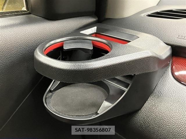 Suzuki SWIFT 2018-03 7060957-11