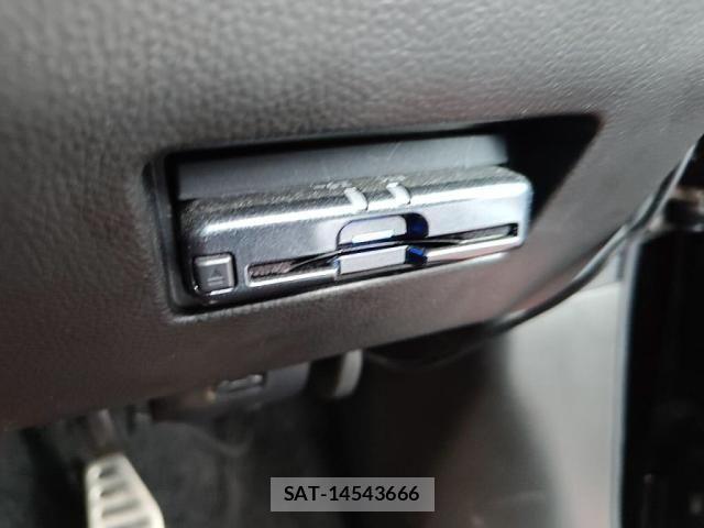 Suzuki SWIFT 2023-06 7225783-19