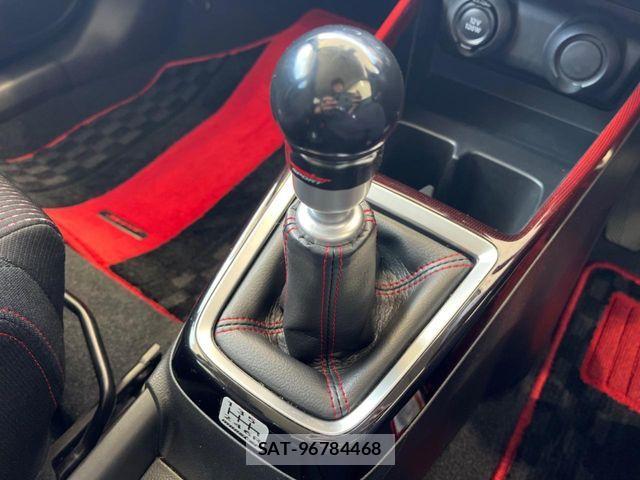 Suzuki SWIFT 2018-03 7360052-5