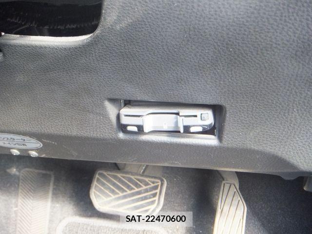 Suzuki SWIFT 2012-02 7458233-13