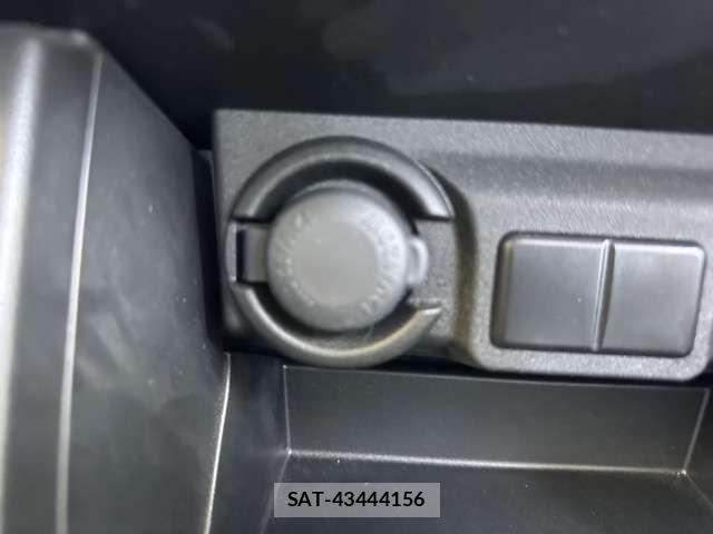 Suzuki SWIFT 2024-08 7620558-18
