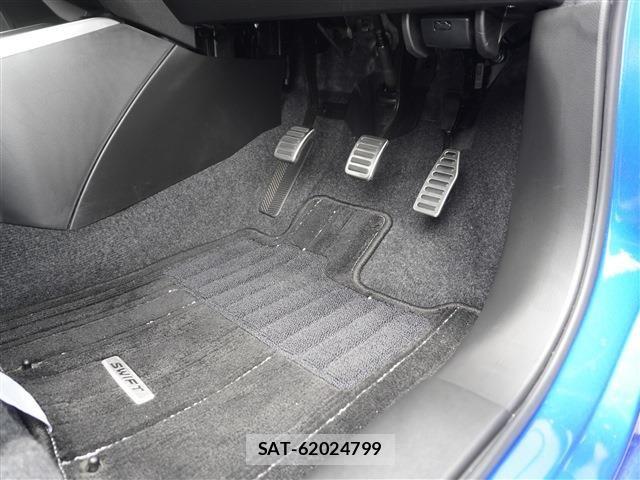Suzuki SWIFT 2025-03 7620525-12