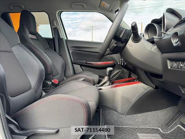 Suzuki SWIFT 2021-04 7620541-15