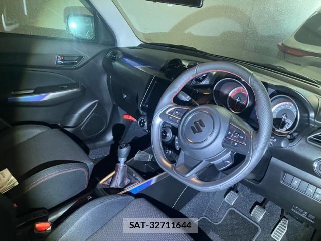 Suzuki SWIFT 2025-10 7963985-11