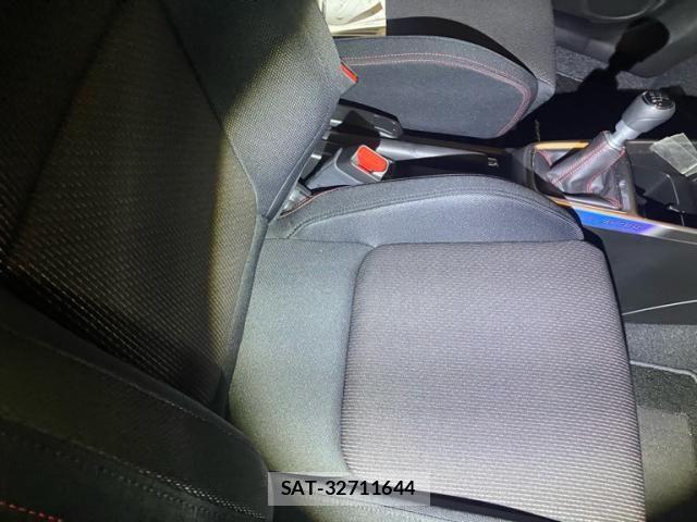 Suzuki SWIFT 2025-10 7963985-17
