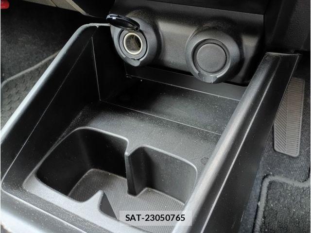 Suzuki SWIFT 2019-02 8038592-11