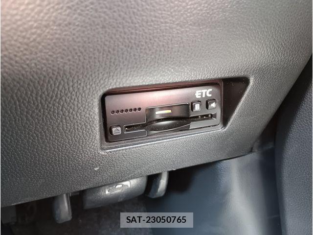 Suzuki SWIFT 2019-02 8038592-17