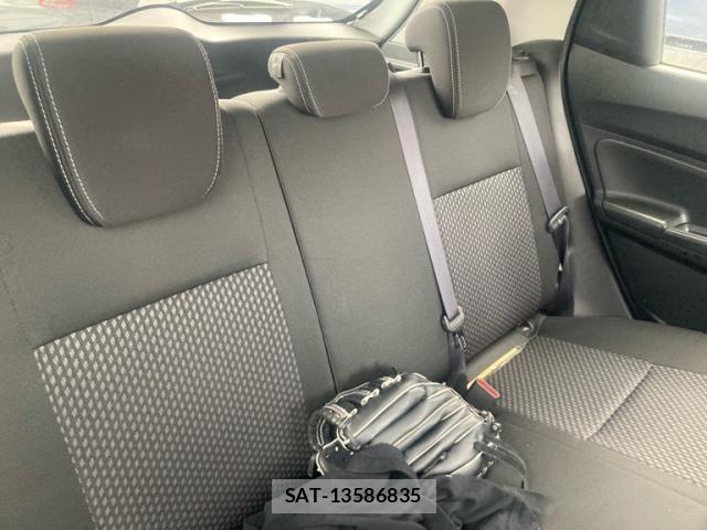 Suzuki SWIFT 2018-01 8038599-16
