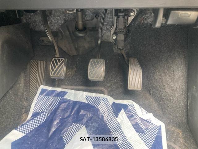 Suzuki SWIFT 2018-01 8038599-18