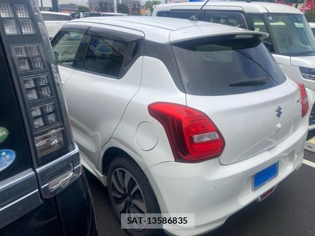 Suzuki SWIFT 2018-01 8038599-1